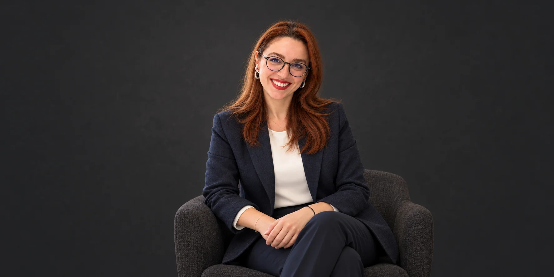 Dr. Dt. Özge Deniz klinikte
